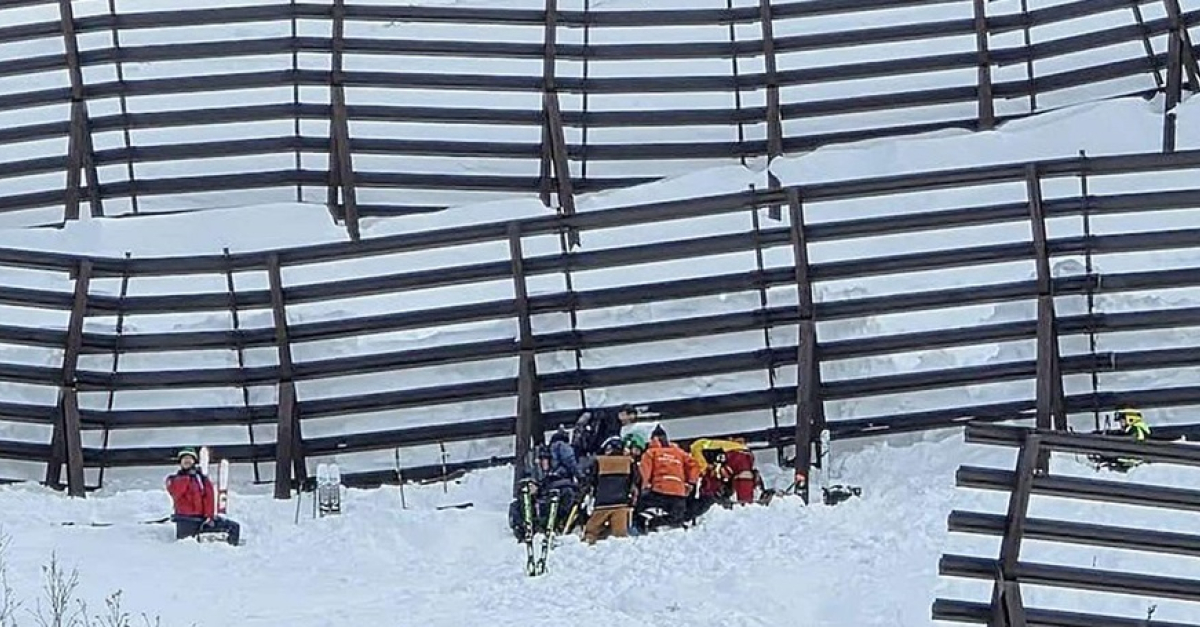 Terribile valanga, morto un 13enne travolto e sepolto contro le barriere dalla massa di neve