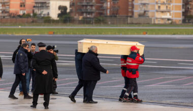 Tragedia Crans Montana, la preghiera per Riccardo Minghetti. Domani i funerali del giovane romano