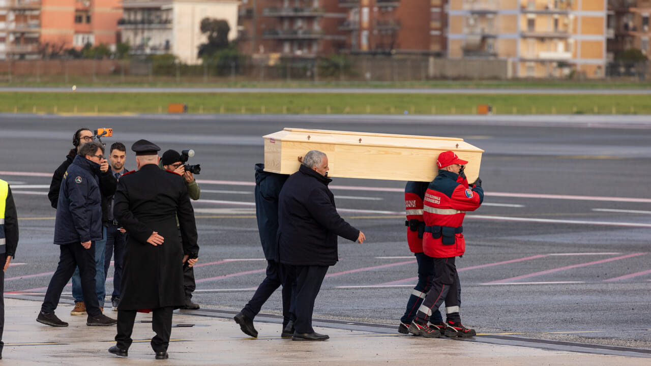 Tragedia Crans Montana, la preghiera per Riccardo Minghetti. Domani i funerali del giovane romano