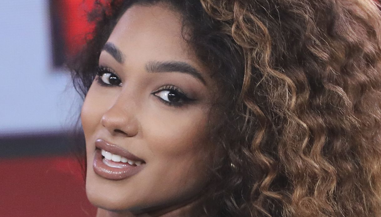 La Ruota della Fortuna, Samira Lui osa ma Gerry Scotti l'ammonisce: "Quell'abito è pericoloso"