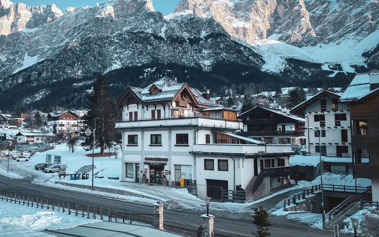 Belluno, 11enne non ha biglietto bus: costretto a camminare per 6 km sotto la neve