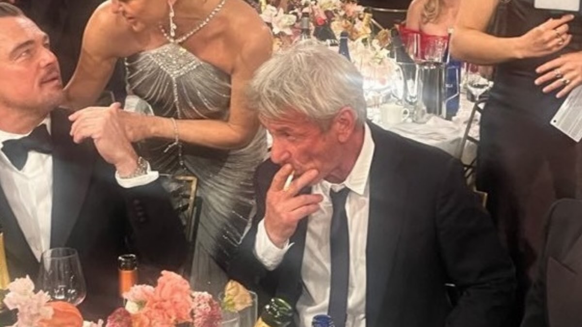 sean-penn-sigaretta-golden-globes-2026
