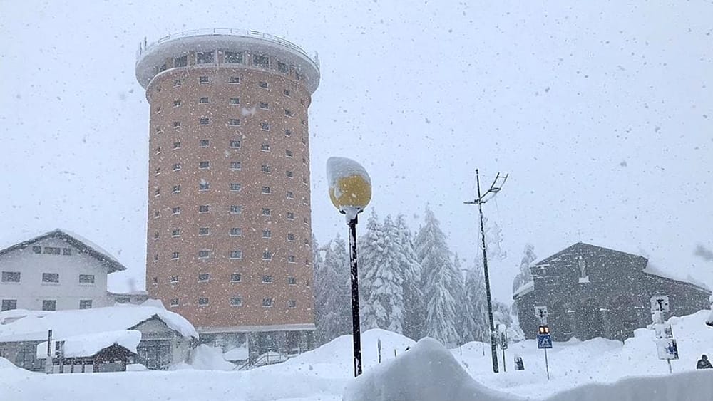 Sotto sequestro la Torre Rossa di Sestriere dopo i controlli all'impianto antincendio