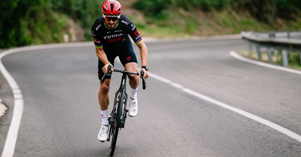 Alaphilippe allo specchio, fra sogni e acciacchi