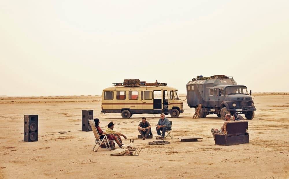 “Sirāt”, catarsi techno in un viaggio alla fine del mondo