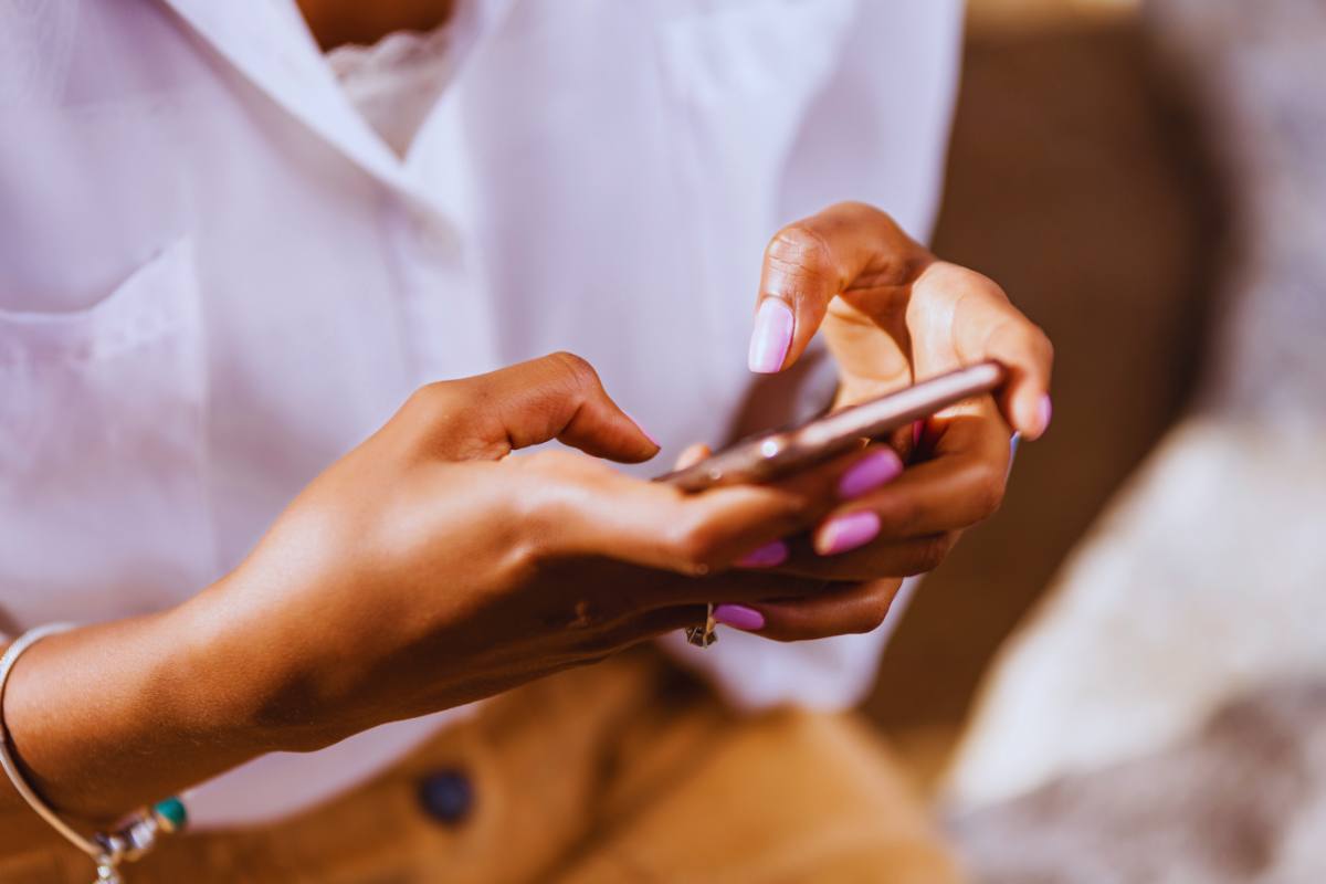 Se tocchi questo pulsante sul tuo smartphone, stai regalando i tuoi dati sensibili a tutti