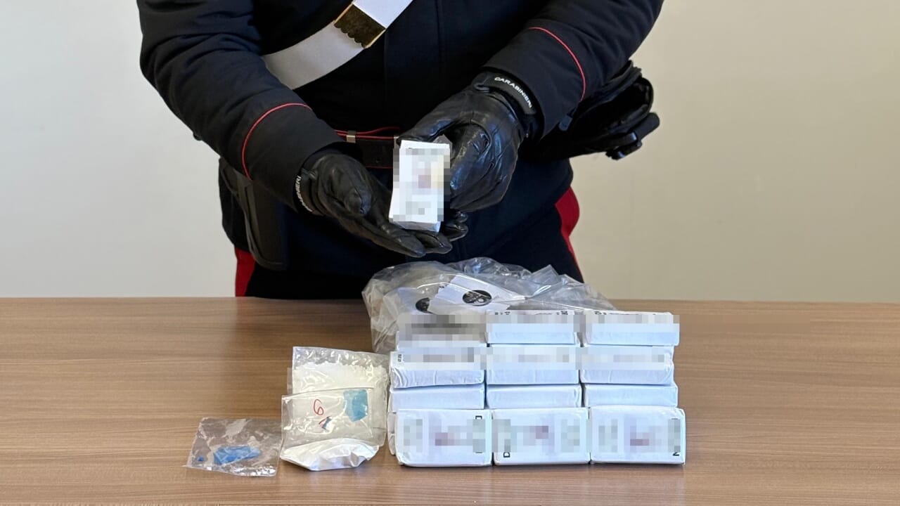 trovati 4 chili di stupefacenti e Rolex rubati