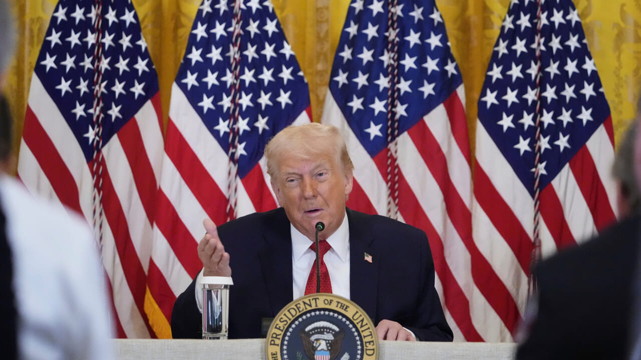 così Trump può ricattare l'Europa (e far salire il costo delle bollette)