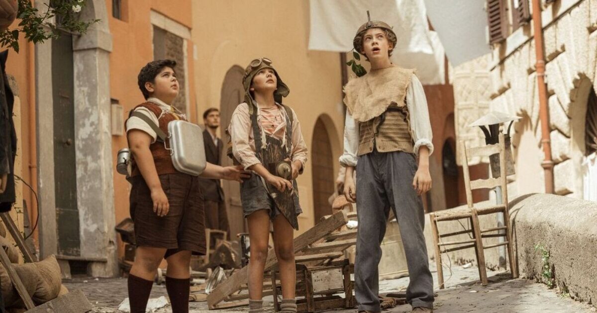 “L’ultima volta che siamo stati bambini”: stasera in tv l’esordio alla regia di Claudio Bisio per la Giornata della Memoria - Amica.it