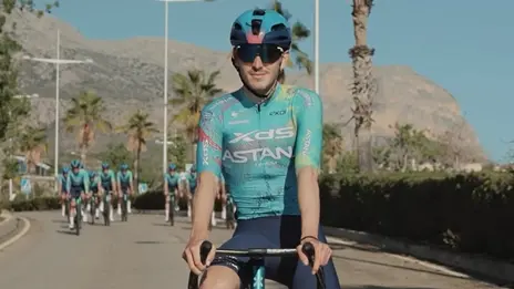 I corridori dell’Astana s’improvvisano rapper: c’è anche Scaroni