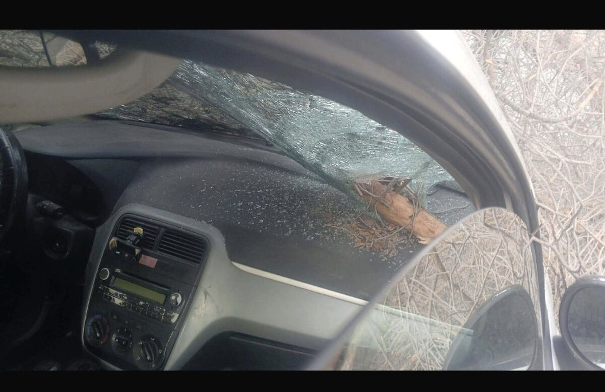 Un'immagine dall'interno dell'auto Un'immagine dall'interno dell'auto