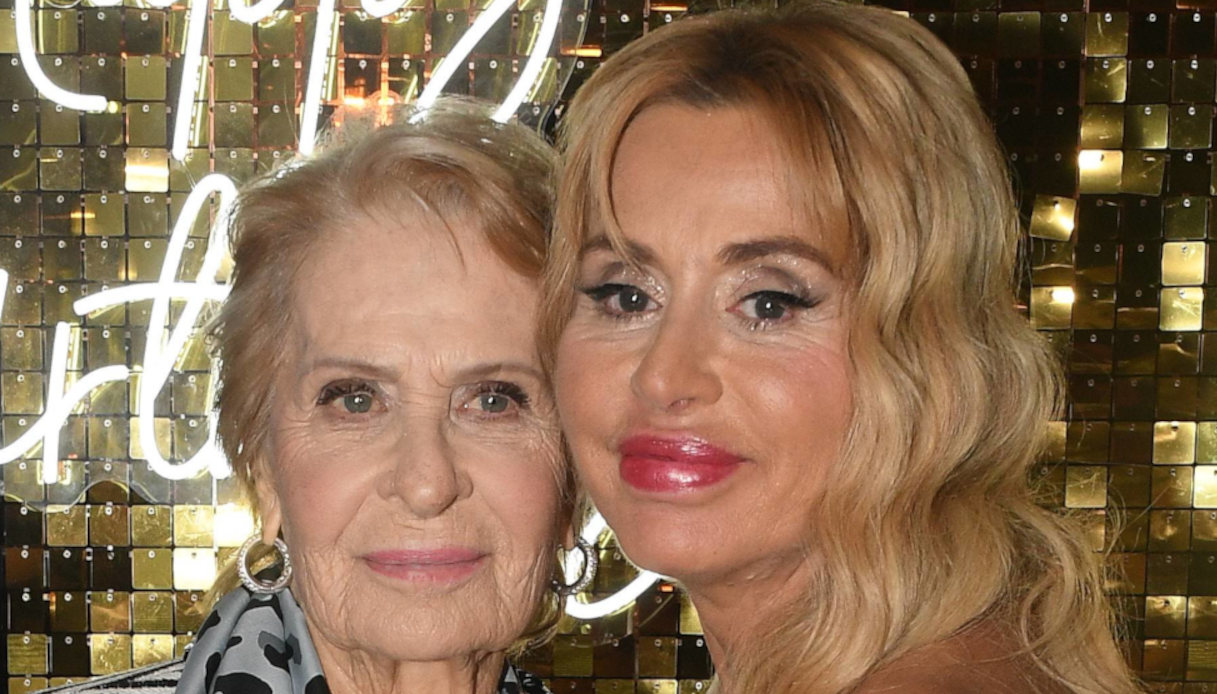 Valeria Marini, pace fatta con la madre Gianna Orrù. La reunion in TV: ecco quando