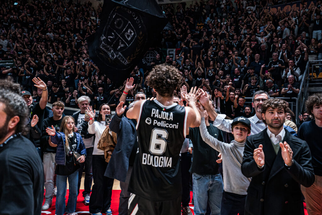 Bologna eroica! La Virtus rimonta dal -15 e batte l'Olimpia Milano