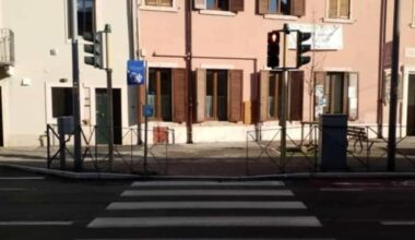 Due bambine di 4 e 5 anni investite da un'auto a Verona mentre andavano all'asilo