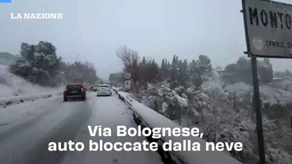 Neve a Firenze e sulle colline, il maltempo colpisce anche la città. Bloccata via Bolognese