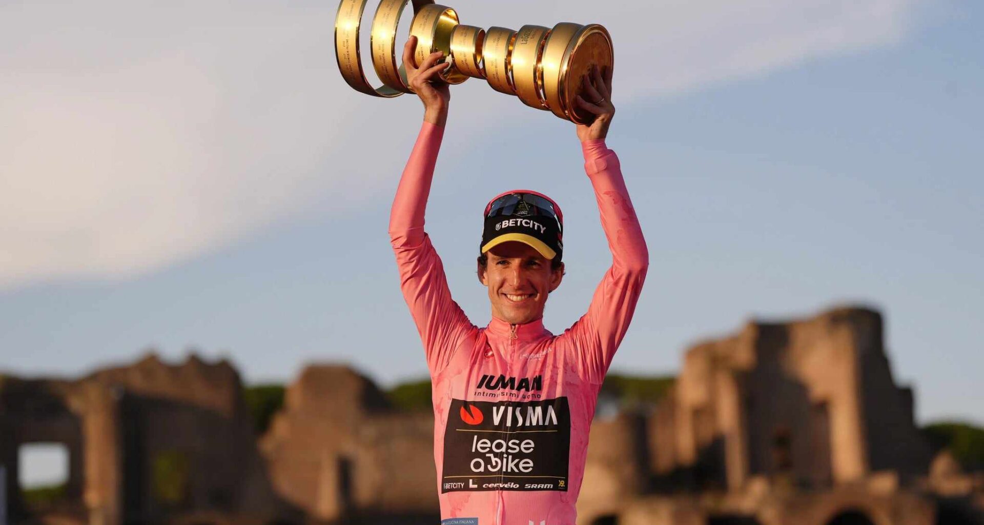 Visma | Lease a Bike, clamoroso: Simon Yates si ritira con effetto immediato!