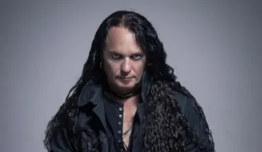 l'ex cantante ZP Theart pubblica una nuova versione di "Through The Fire And Flames"