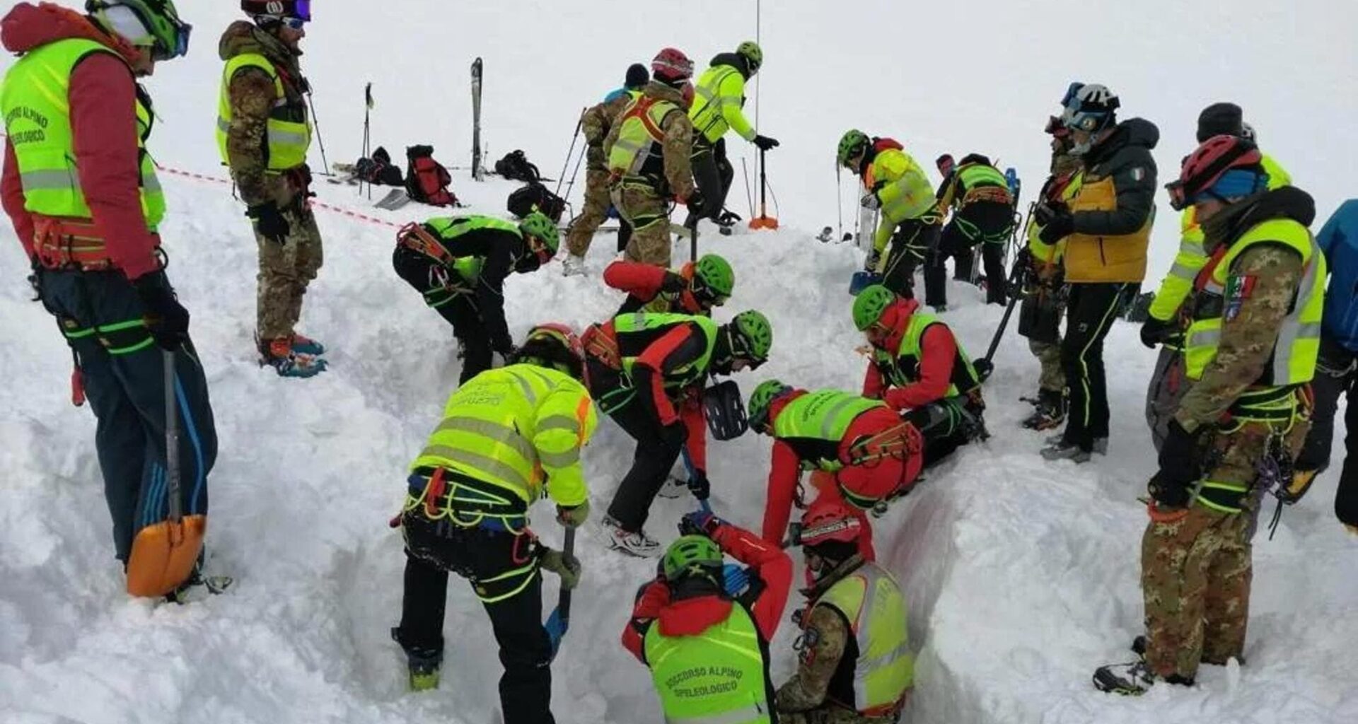 Friuli, cadute due valanghe: sepolti e salvati 6 escursionisti, un ferito e un morto
