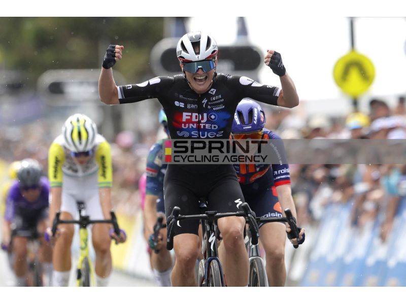CADEL EVANS GREAT OCEAN WOMEN. WOLLASTON CONCEDE IL BIS, BATTUTE NELSON E BENITO IN VOLATA