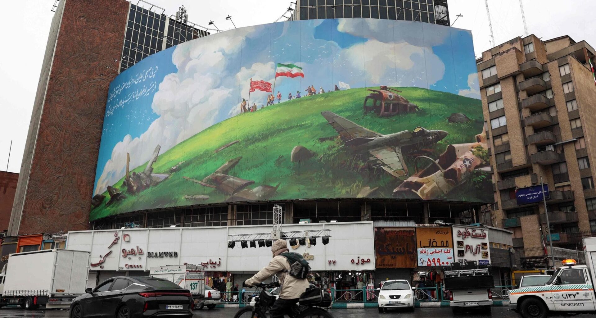 Trump: “Khamenei deve temere”. Per i colloqui con l’Iran scontro sui missili