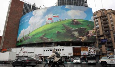 Trump: “Khamenei deve temere”. Per i colloqui con l’Iran scontro sui missili