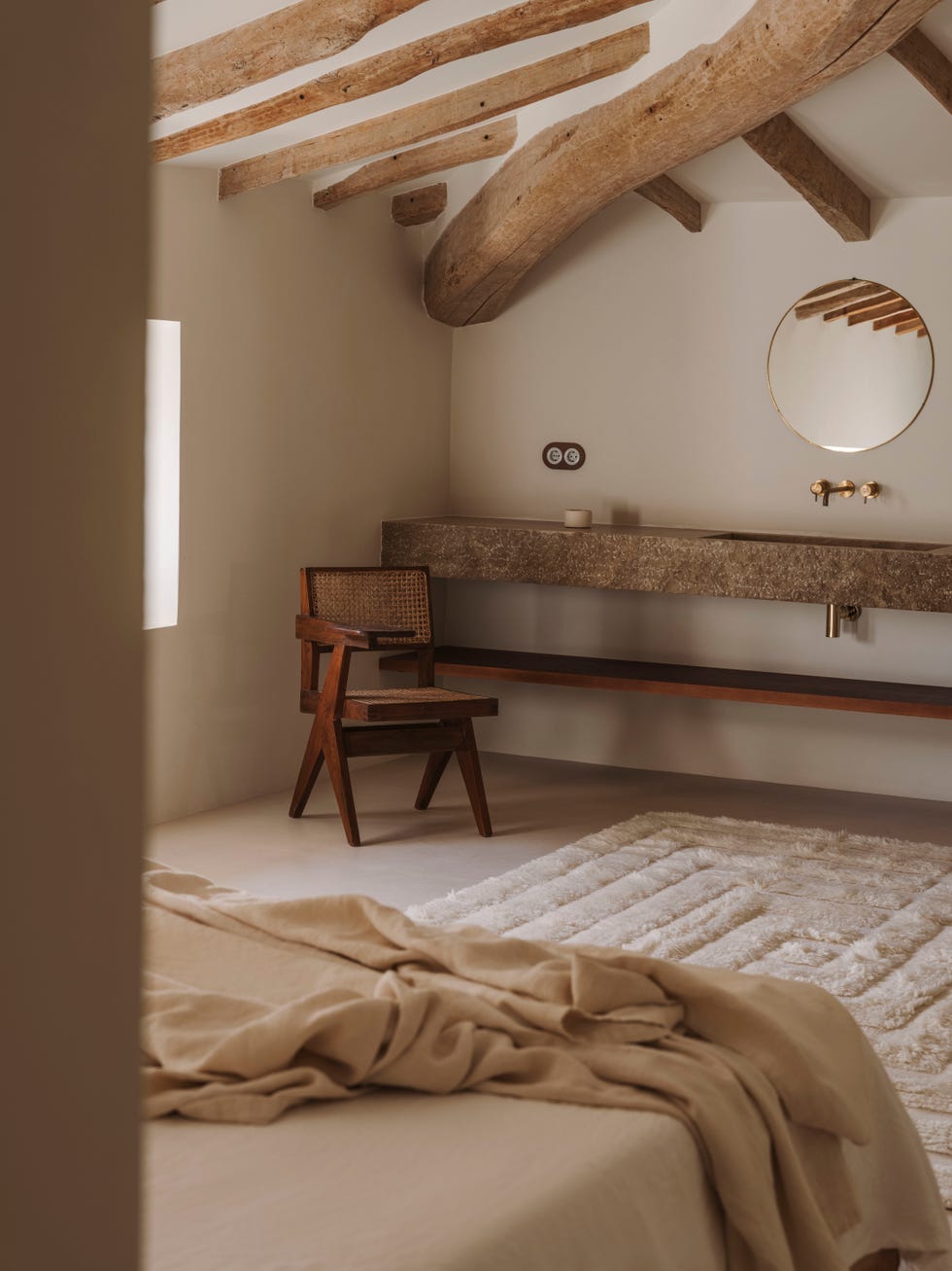 nora studio reforma antiguo casal mallorquin convertido casa piscina galería arte dialogo simbiosis entorno existente vertebran este proyecto