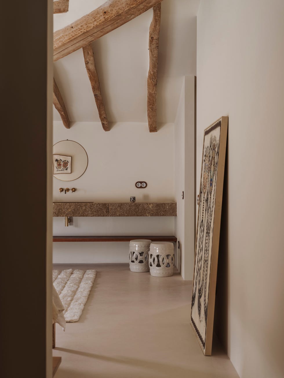 nora studio reforma antiguo casal mallorquin convertido casa piscina galería arte dialogo simbiosis entorno existente vertebran este proyecto