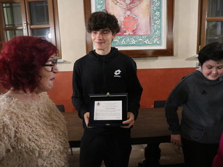 Alcuni momenti della cerimonia tenuta in municipio a Caramagna