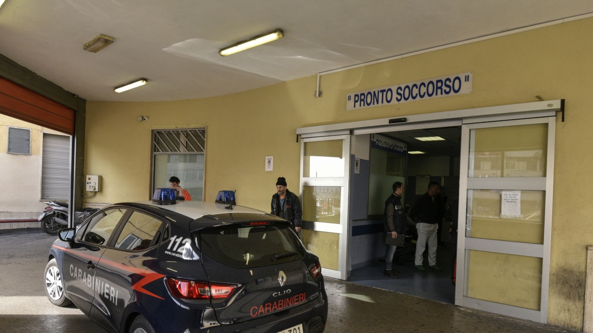 Rigore negato in Atalanta-Napoli, parolacce in salotto: la moglie pensa che siano rivolte a lei e accoltella il marito