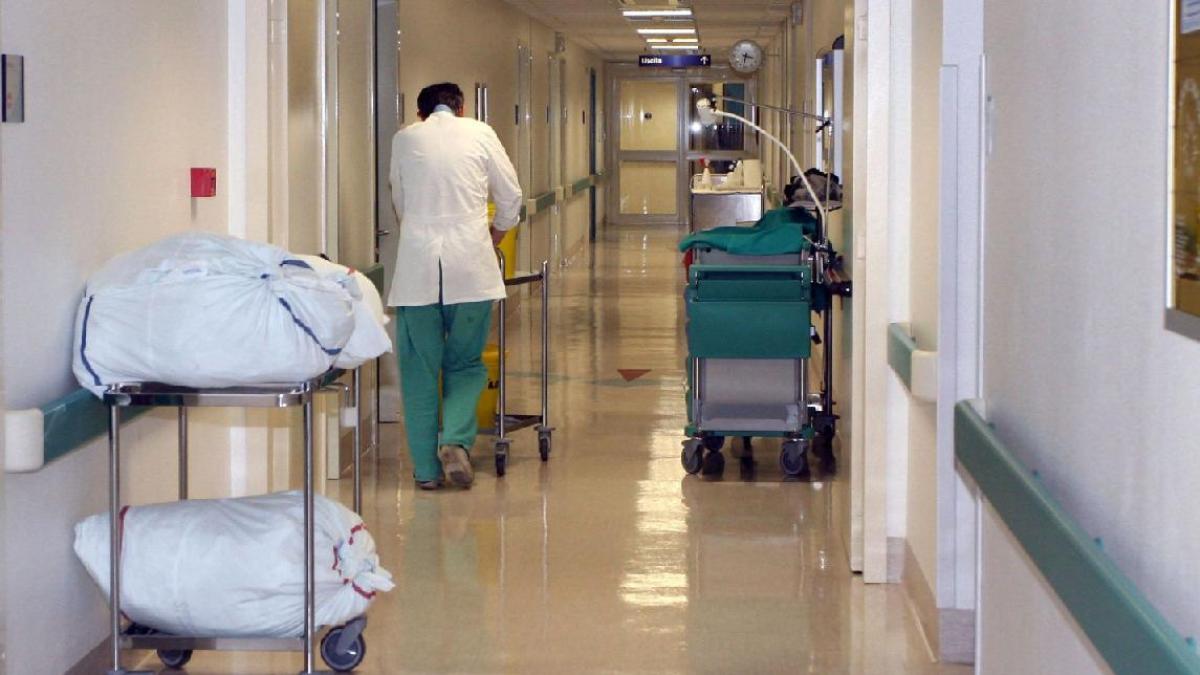 Monte di Procida, violenza sessuale su una degente minore: arrestato operatore sociosanitario