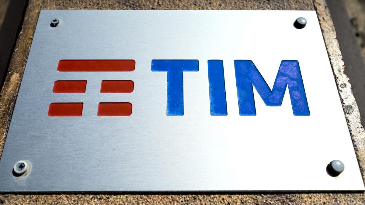 Tim prepara un buyback da 400 milioni e raggruppa le azioni. Possibile il ritorno al dividendo nel 2027