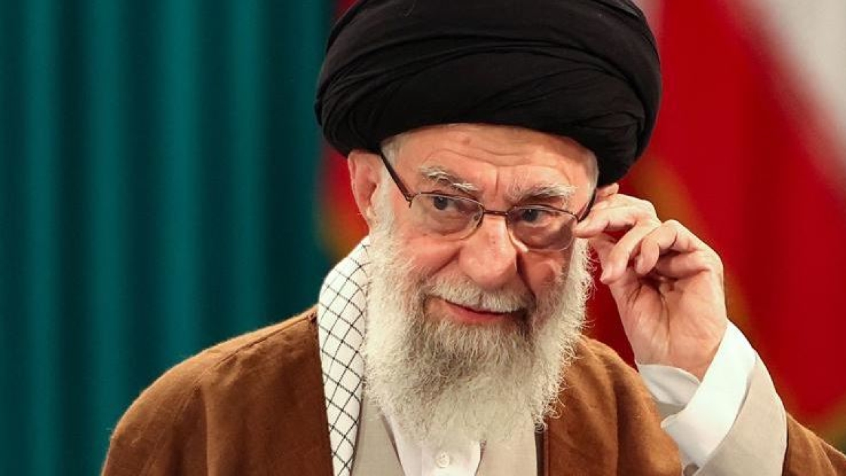 Chi è (e dov'è) Khamenei, l’ayatollah che non lascia l'Iran dal 1989: in corsa per la successione il figlio Mojtaba