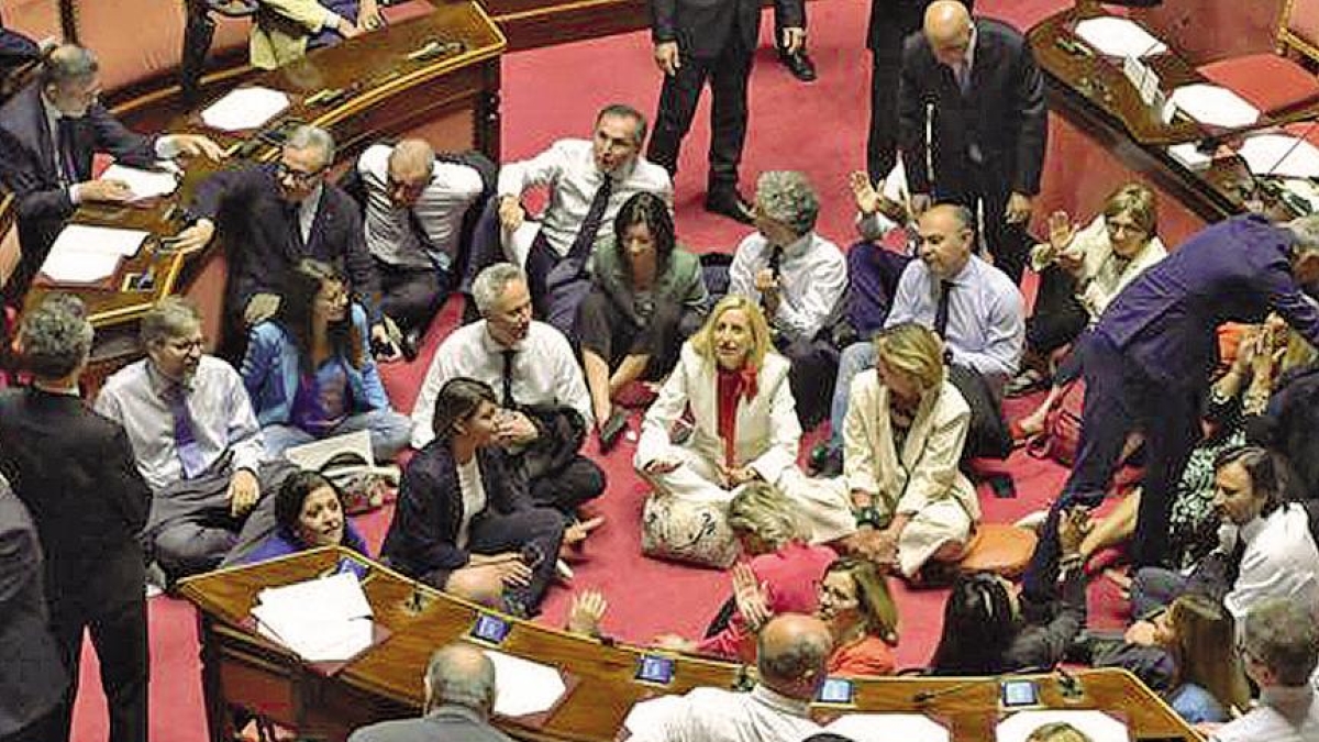 Decreto Sicurezza, rinvio tecnico di 24 ore per mettere a punto le norme: il Consiglio dei ministri slitta di un giorno