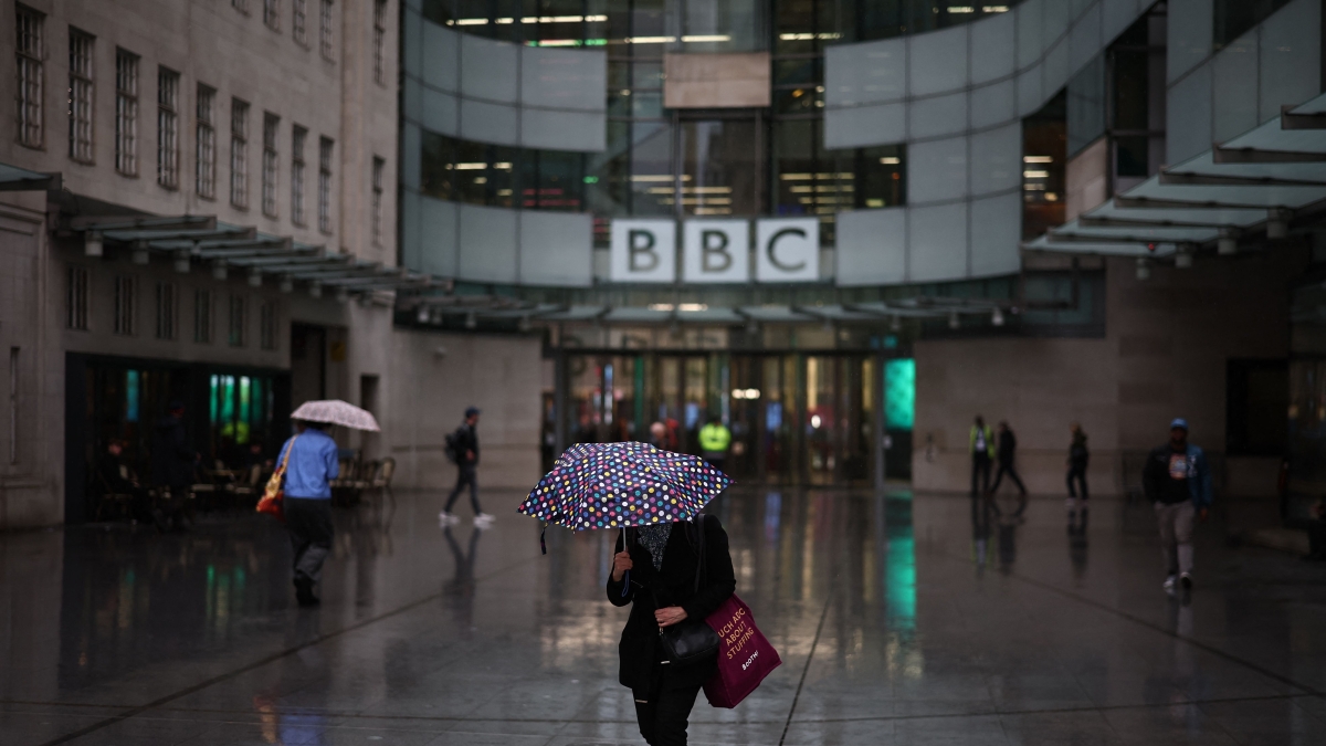 Gran Bretagna piove dall'inizio dell'anno: esondato il Tamigi, allagate le ville dei vip nell'Oxfordshire