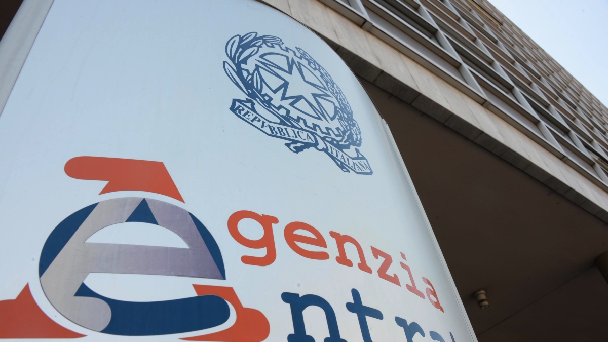 Evasori totali, l’Agenzia delle Entrate ne scopre 200 mila: in partenza 2,4 milioni di lettere del Fisco per irregolarità