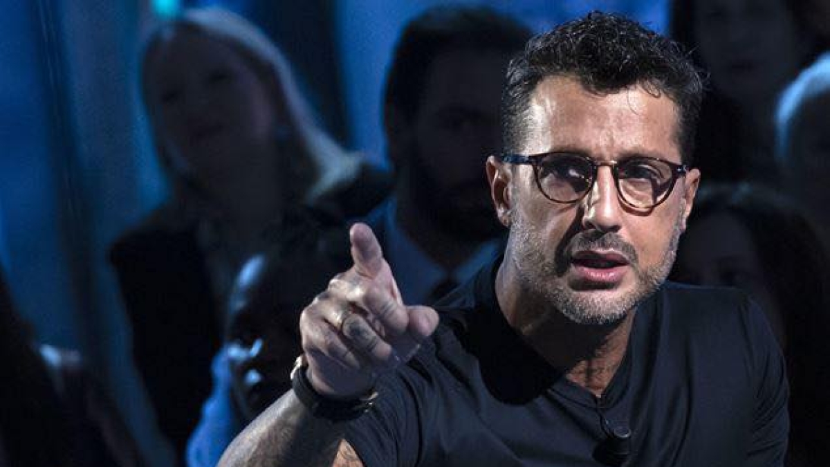 Mediaset contro Corona: «Causa da 160 milioni di euro». Contro di lui anche Maria De Filippi, Silvia Toffanin, Ilary Blasi, Gerry Scotti, Samira Lui e Gianluigi Nuzzi