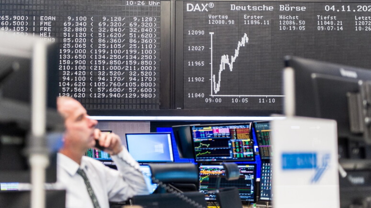 Borse e bond, con un portafoglio equilibrato un rendimento del 7,6% nel 2025: i tre scenari per il 2026