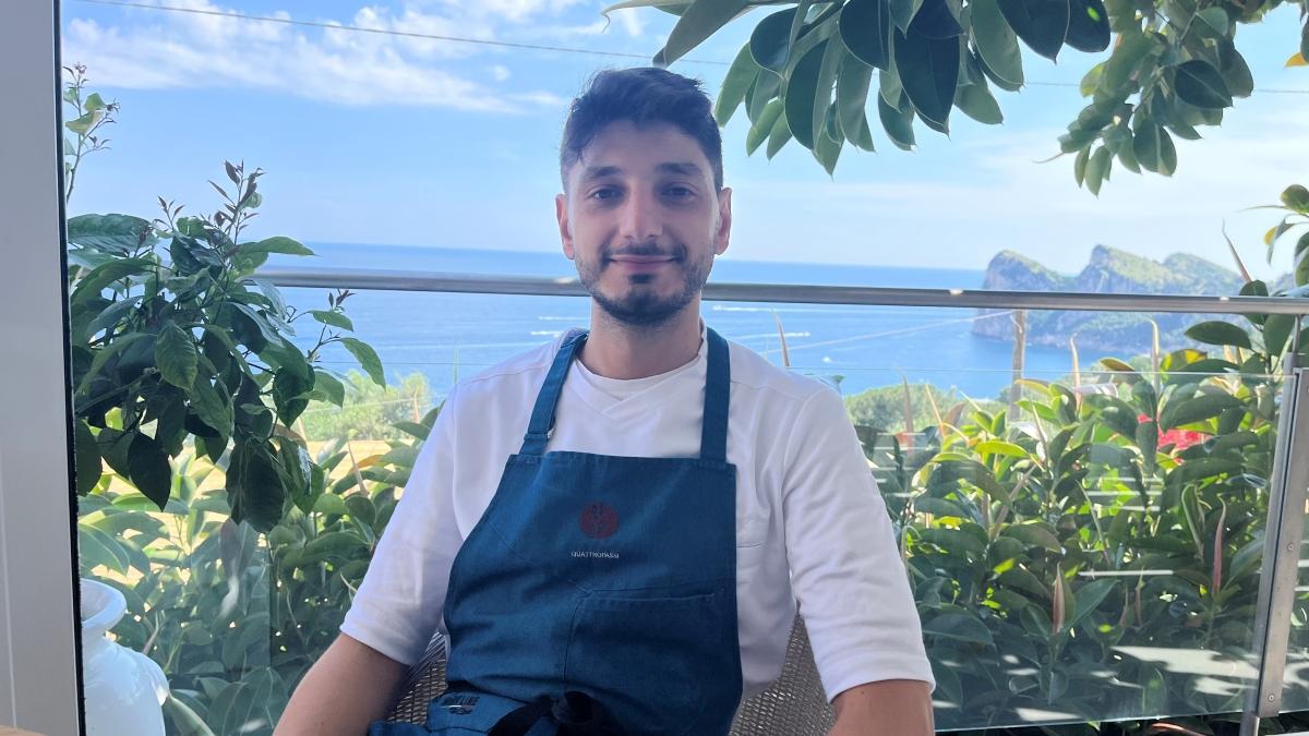 Lo chef Mellino, il predestinato che ha cucinato per Bezos. Il piatto principe: il wafer di triglia. Nel 2023 le tre stelle, unico al Sud