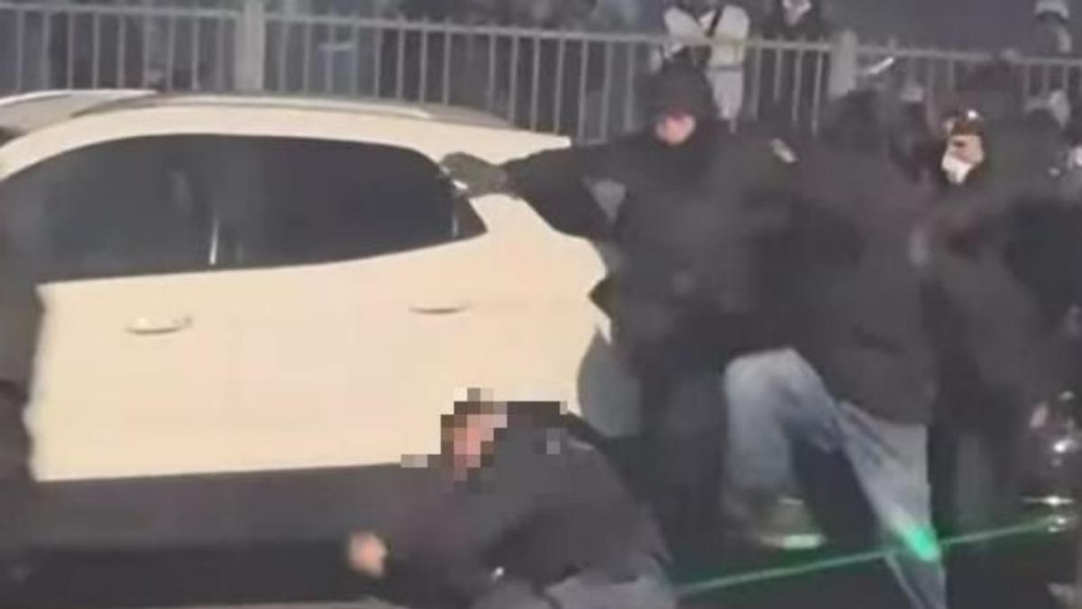 Chi è il 22enne arrestato per aver picchiato un poliziotto a Torino: sarebbe della provincia di Grosseto