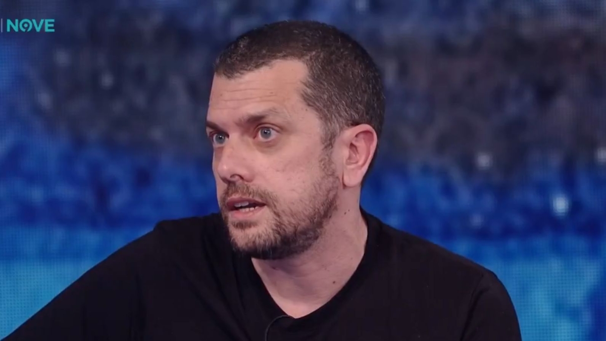 Alberto Trentini a «Che tempo che fa» da Fazio. «I miei 423 giorni in celle di 2 metri per 4, con una buca per latrina e doccia. Mi hanno interrogato con la macchina della verità»