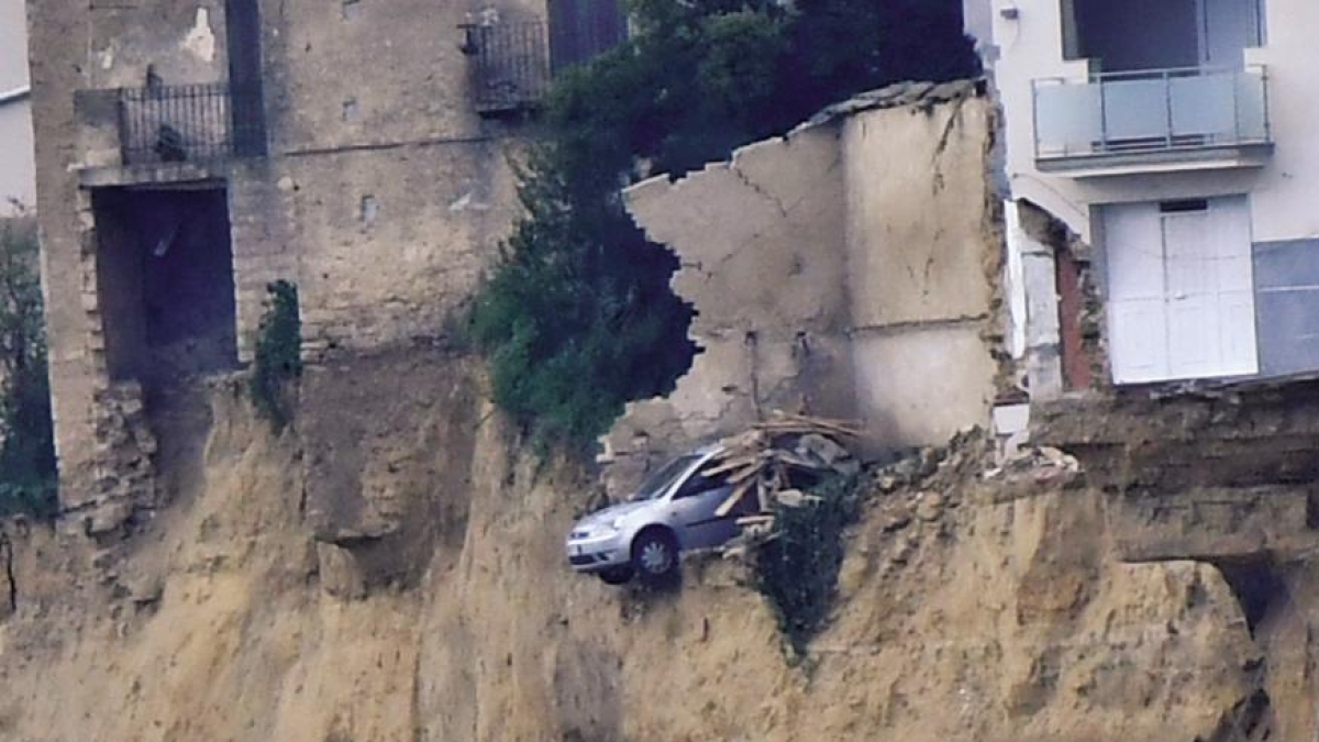 «L’auto sul precipizio a Niscemi? È la mia, era in garage ora anche lei è in bilico come tutto ciò che ho»