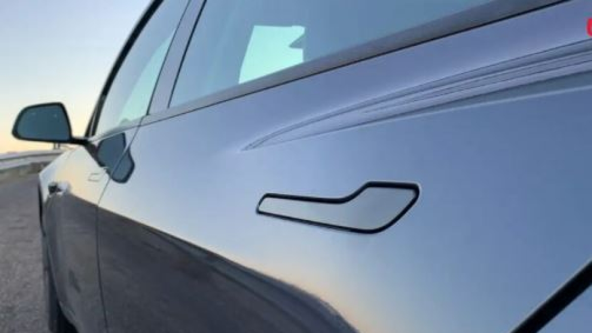 Auto, la Cina vieta le maniglie nascoste dal 2027: Pechino nuovo ente regolatore (globale)?