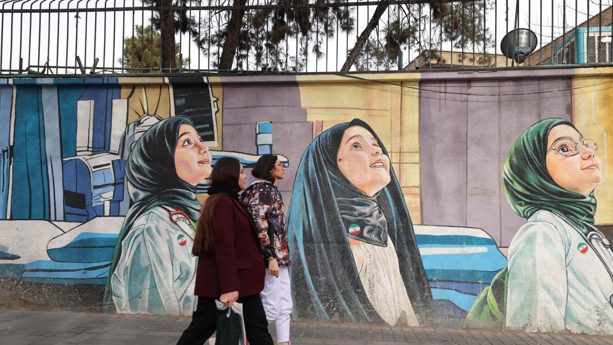 Iran, le ultime notizie in diretta | Trump: «Stiamo negoziando con l'Iran». Gli Usa «abbattono drone iraniano che si era avvicinato alla portaerei Lincoln»