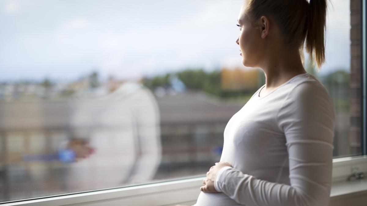 Gravidanze sempre più attempate, con disturbi d’ansia in aumento e coperture vaccinali basse