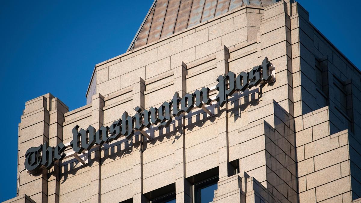 Il Washington Post licenzia un terzo del personale tra cui 300 giornalisti: maxi tagli allo Sport e agli Esteri