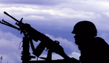 Inchiesta sui «cecchini del weekend», accusati di sparare ai civili a Sarajevo durante la guerra: indagato un 80enne. Si vantava: «Facevo la caccia all’uomo»