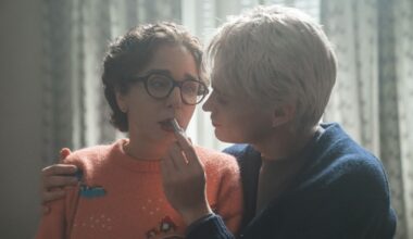 Valeria Golino: «Imbruttita e invecchiata sul set per la prima volta. Nella vita ho l'incubo di cadere nel vuoto»