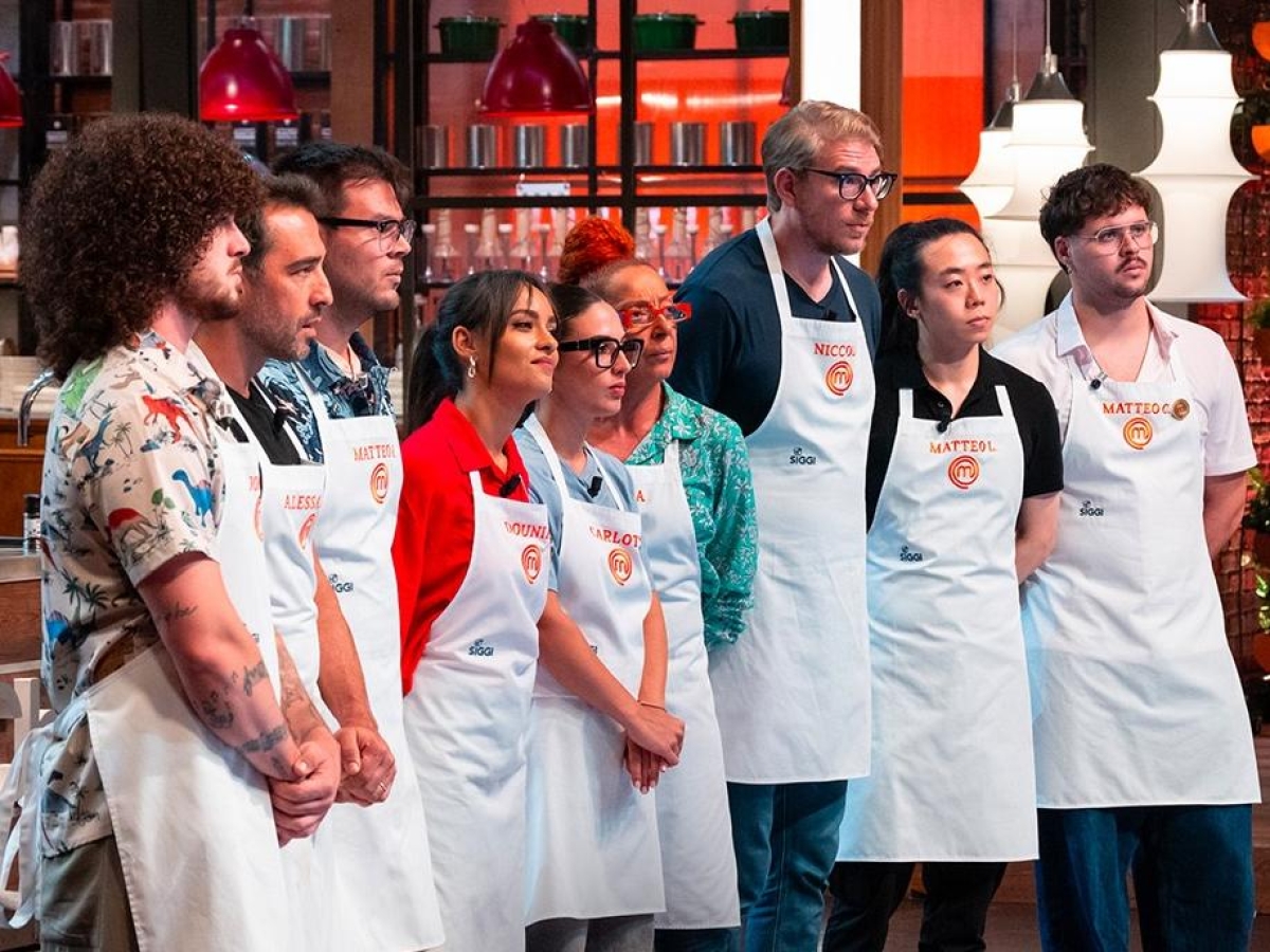 MasterChef 15 si supera: ospiti da ogni parte del mondo per un progetto speciale. Disastro Jonny, Dorella crolla. Le pagelle