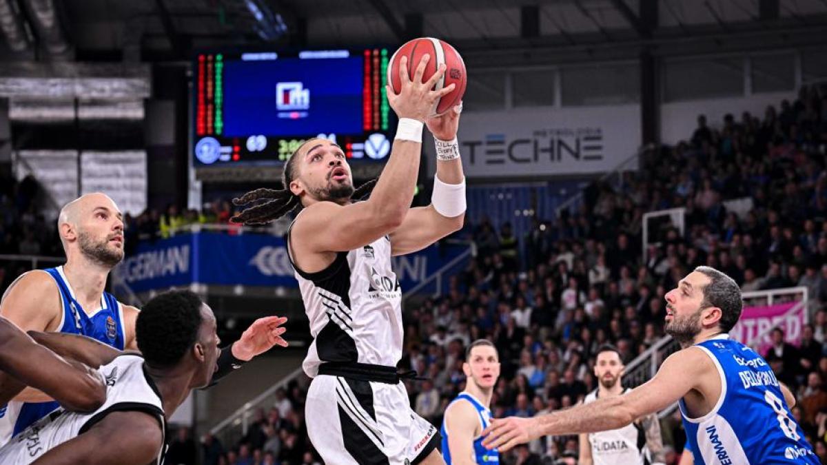Basket Serie A, vincono Olimpia Milano e Virtus Bologna