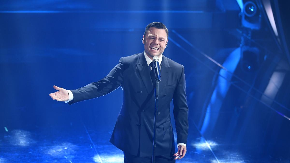 Tiziano Ferro: a che ora canta e quali canzoni a Sanremo 2026